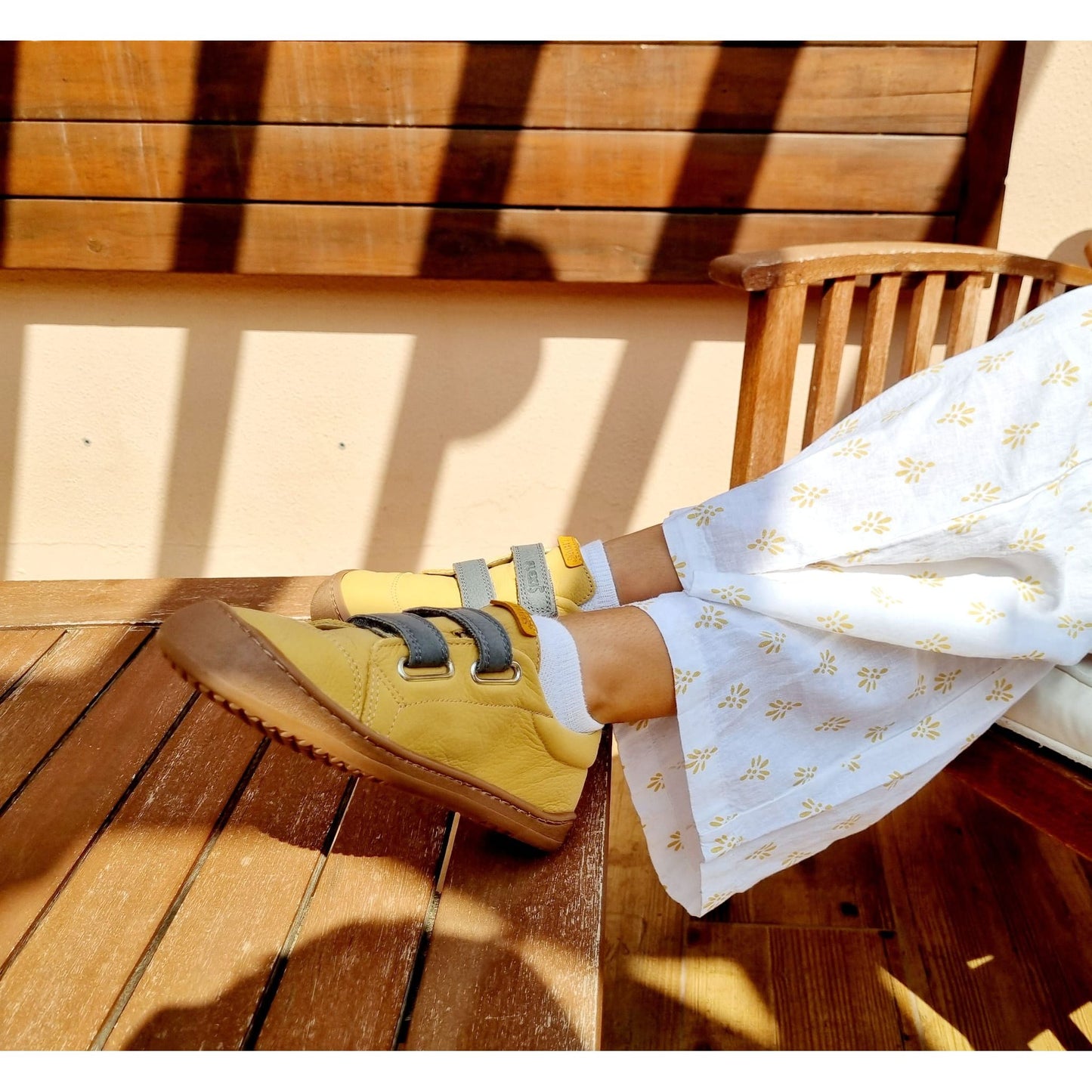 Zapatilla mostaza 9000-R